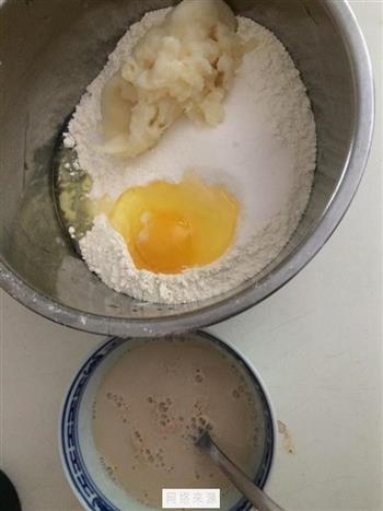 豆沙花式面包的做法步骤1