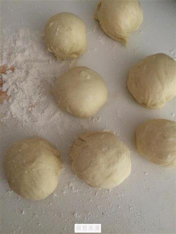 豆沙花式面包的做法步骤5