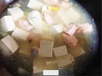 三文鱼炖豆腐的做法图解6