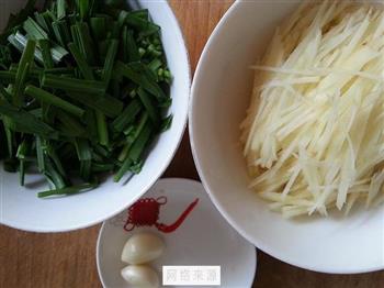 韭菜炒土豆丝的做法步骤1