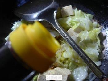 冻豆腐煮圆白菜的做法图解7