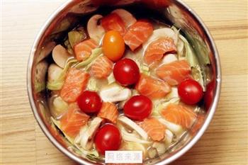 味噌鲑鱼鲜菇炖饭的做法图解3