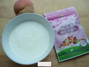 鲜桃酸奶盆栽的做法步骤1