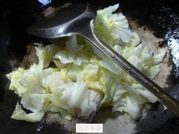 咖喱墨鱼丸圆白菜的做法步骤4
