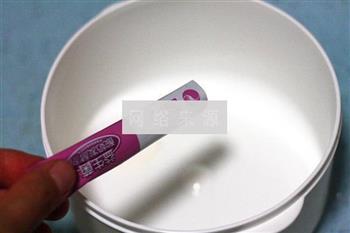 自制鲜果酸奶杯的做法图解2