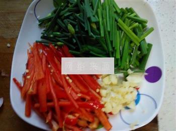 韭菜花炒肉丝的做法步骤3