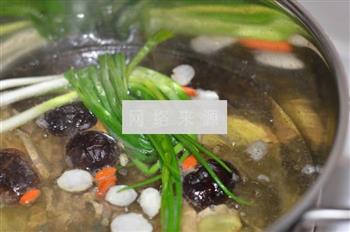 人参枣香菌菇甲鱼汤的做法图解3