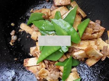 五花肉炒煎豆腐荷兰豆的做法图解10