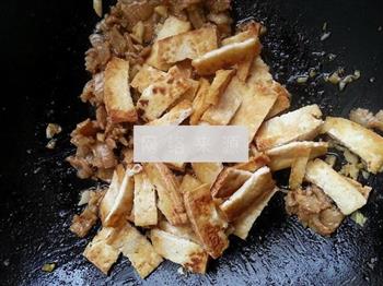 五花肉炒煎豆腐荷兰豆的做法步骤9