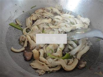 蘑菇尖椒炒肉的做法步骤10