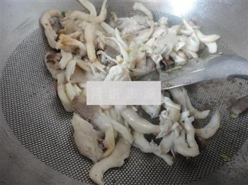蘑菇尖椒炒肉的做法步骤8