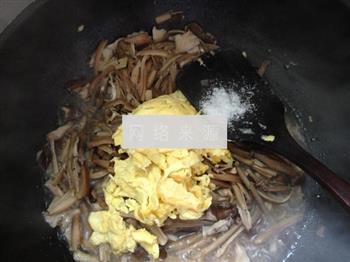 鸡枞菇炒鸡蛋的做法步骤8