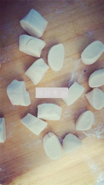 手工韭菜香菇猪肉饺子的做法步骤11