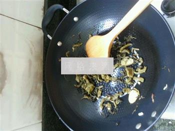 酸菜豆腐鲫鱼汤的做法步骤4