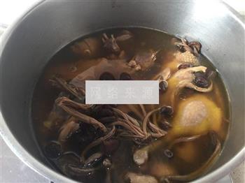 茶树菇炖土番鸭的做法图解10