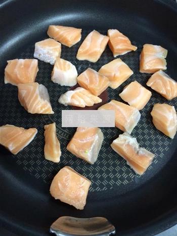 咖哩三文鱼炒饭的做法步骤3