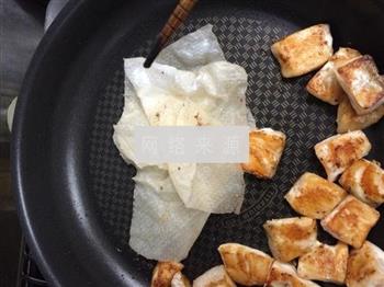 咖哩三文鱼炒饭的做法步骤5
