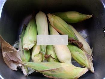 水煮老玉米的做法步骤1