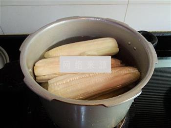 水煮老玉米的做法步骤3