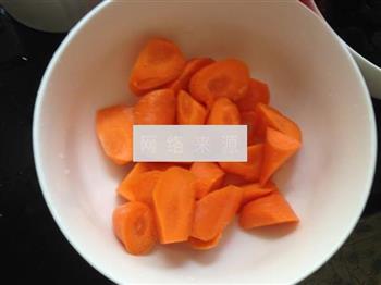 红萝卜炖排骨的做法步骤6