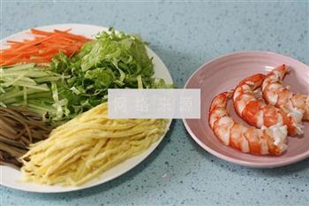 越南虾卷的做法步骤2