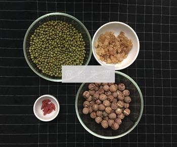 莲子绿豆沙的做法步骤1