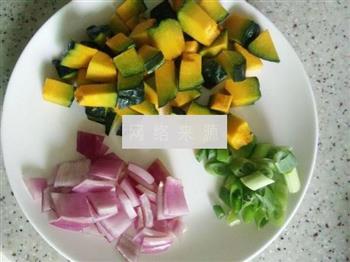 洋葱小南瓜疙瘩汤的做法步骤1