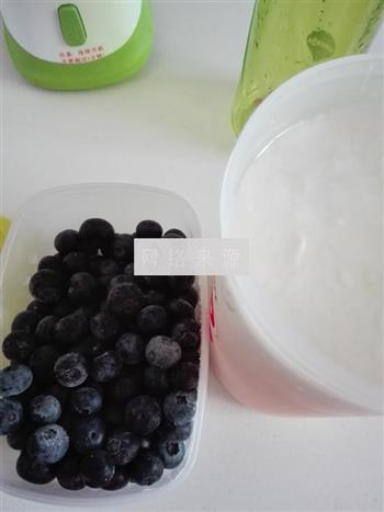 蓝莓酸奶奶昔的做法步骤1