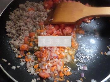 家常版番茄肉酱意面。的做法步骤4