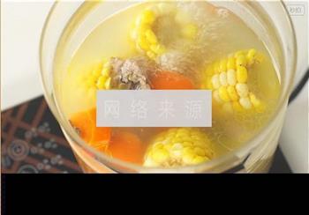 胡萝卜玉米排骨汤的做法步骤4