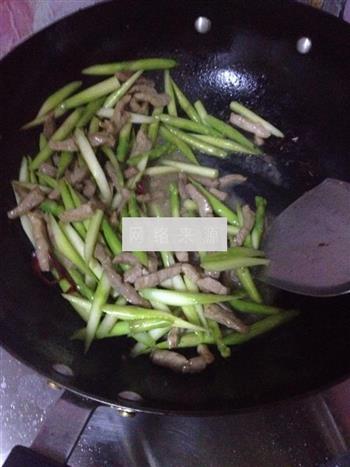 芦笋炒肉的做法步骤7