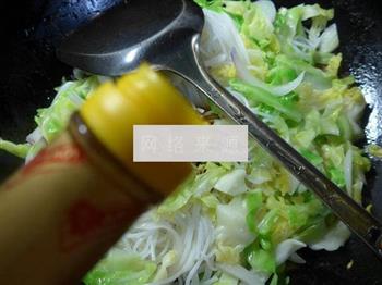 洋葱圆白菜炒米线的做法图解7