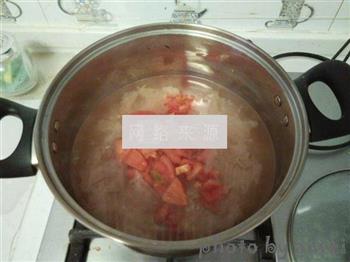 银耳番茄秋葵汤的做法图解8