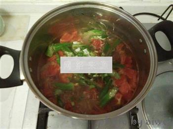 银耳番茄秋葵汤的做法步骤9