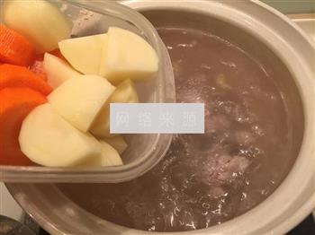 玉米土豆萝卜排骨汤的做法图解3