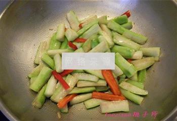 红椒炒丝瓜的做法步骤7