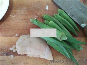 秋葵鸡肉沙拉的做法图解1