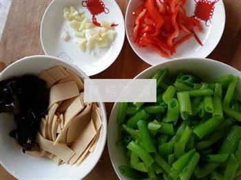 蚝油豆皮瓜茎的做法步骤1