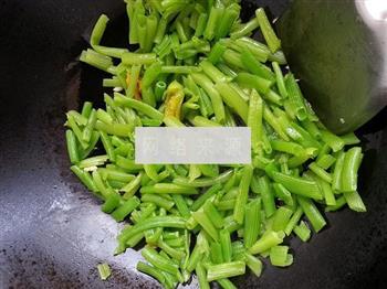 蚝油豆皮瓜茎的做法步骤3