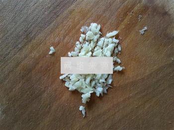 凉拌秋葵金针菇的做法步骤2