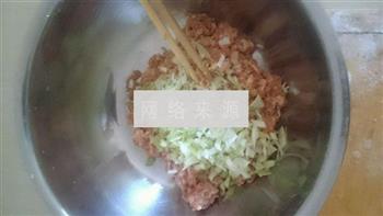 猪肉芹菜饺子的做法步骤3