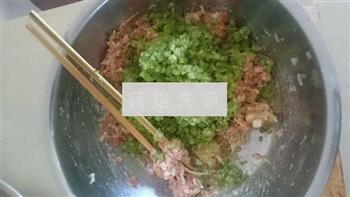 猪肉芹菜饺子的做法步骤7