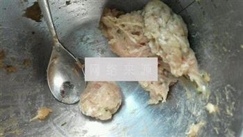 肉丸丝瓜蛤蜊汤的做法图解1