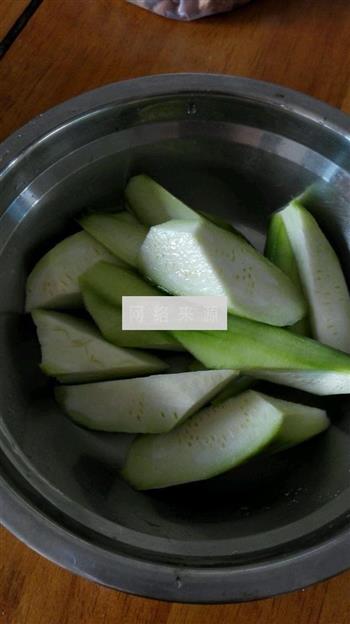 肉丸丝瓜蛤蜊汤的做法图解4