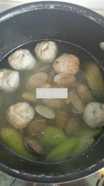 肉丸丝瓜蛤蜊汤的做法图解7