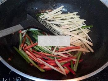青红椒子姜肉丝的做法步骤7