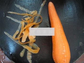 胡萝卜玉米鲫鱼汤的做法步骤3