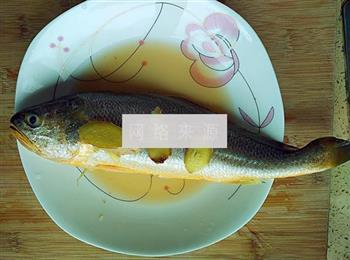 内里乾坤红烧小黄鱼的做法步骤1