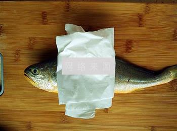 内里乾坤红烧小黄鱼的做法步骤3