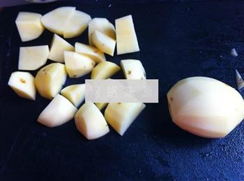 土豆腊肠焖饭的做法图解3